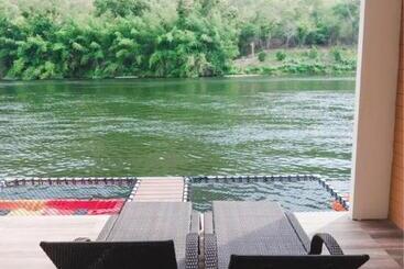 هتل Erachon Raft Resort