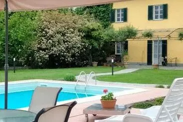 ベッドアンドブレックファースト Bed&breakfast Villa Camilla