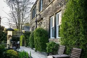 Bed and Breakfast Shibden Hall View