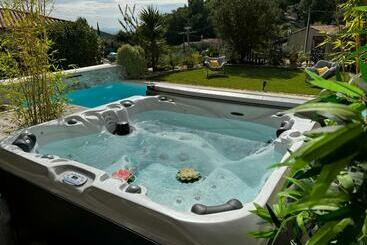 צימר Suite Romantique Le Temps D Un Instant Loveroom Hammam Jacuzzi Piscine