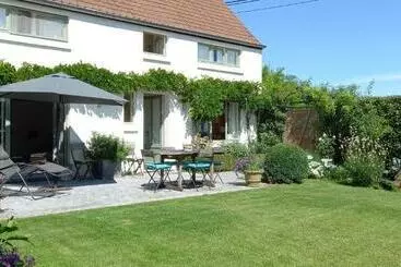 Aamiaismajoitus (B&B) Little Cottage