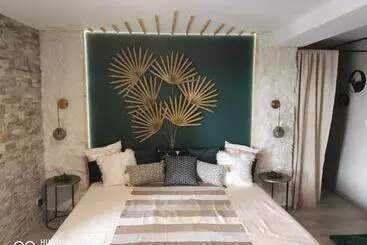 ベッドアンドブレックファースト Suite Romantique Le Temps D Un Instant Loveroom Hammam Jacuzzi Piscine