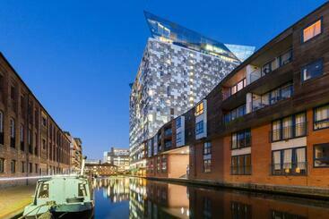 צימר City Bed With View