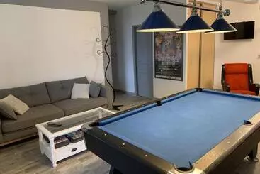 Aamiaismajoitus (B&B) Maison Piscine Et Jacuzzi