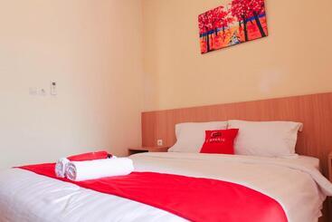 D Shario Hotel Kepanjen