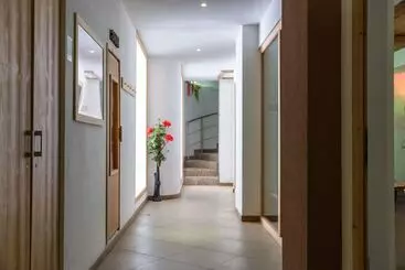 Отель Alpine Mugon