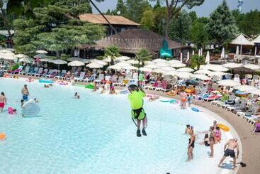 Hotel Hu Altomincio Village