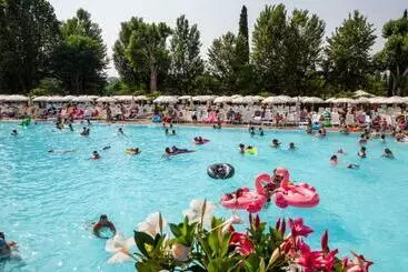 ホテル Hu Altomincio Village