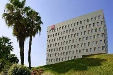 Отель Ibis Barcelona Santa Coloma