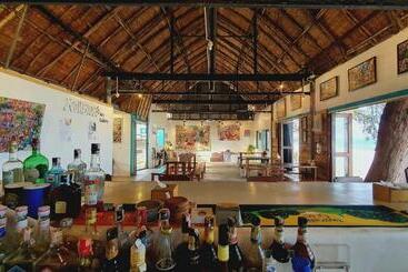 リゾートホテル Maliblues Bed & Art Gallery