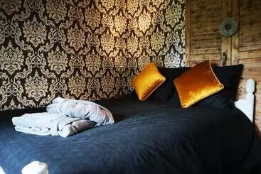 Bed and Breakfast Casa Leone Near Bruges With Jacuzzi & Parking