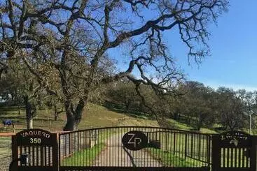 هتل Z Ranch