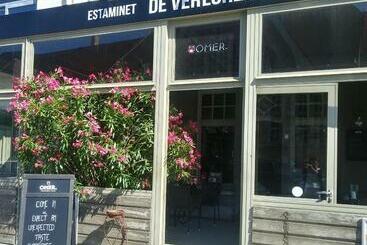 تختخواب و صبحانه De Verloren Gernoare