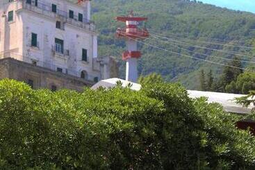 تختخواب و صبحانه Suite 14