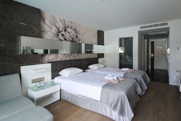 Hotel Gold Island Selected