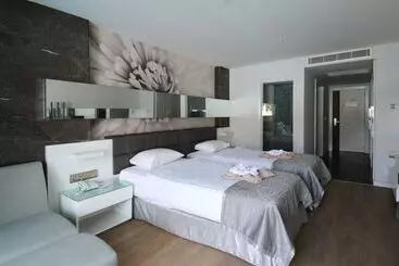 Hotel Gold Island Selected