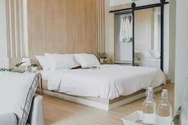 Bed & Breakfast Home By The Bridge