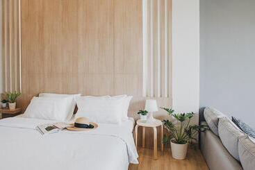 민박 Home By The Bridge