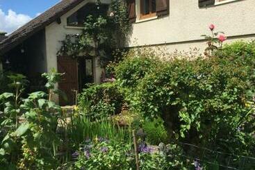 ベッドアンドブレックファースト Sous La Tour