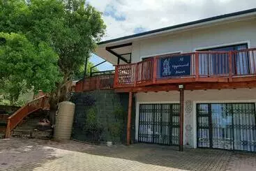 تختخواب و صبحانه At Upperwood Manor