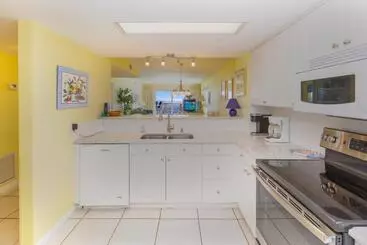 アパートホテル Destin Towers   Middle Unit On The Beach!