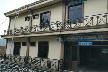 Schronisko Ngebel Indah