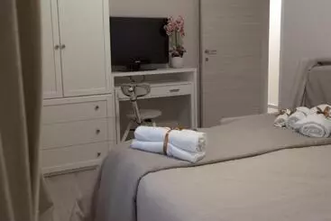 تختخواب و صبحانه L  Albero Di Giada