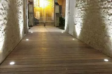 Au Loup Historic Apartments