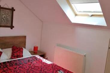 膳宿费 Rasnov Retreat