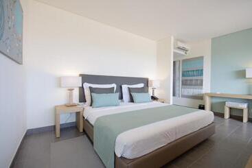 מלון דירות Oasis Salinas Sea