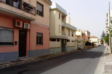 تختخواب و صبحانه My Little Garden