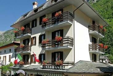 ホテル Genzianella