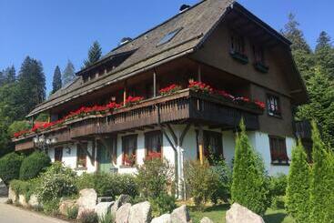 Hollhouse   Bed & Breakfast