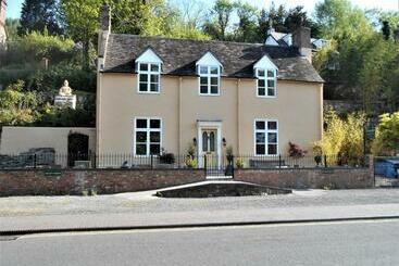 Riverside Bed & Breakfast