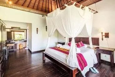 Hotelli Adi Assri Beach Resort & Spa