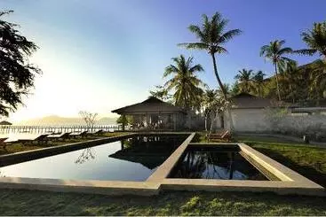 ホテル Cocotinos Sekotong, A Boutique Beach Resort & Spa