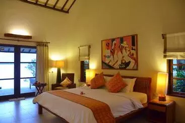 ホテル Cocotinos Sekotong, A Boutique Beach Resort & Spa