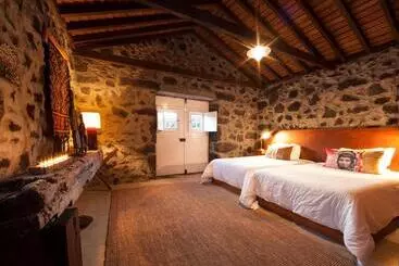 Отель Pocinhobay