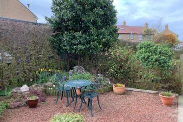 Bed and Breakfast Holly Trees