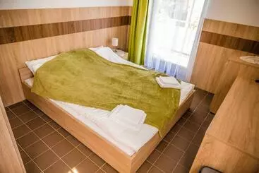 Bed and Breakfast Cvse Clubház és Panzió