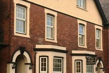 펜션 Holly Tree Guest House