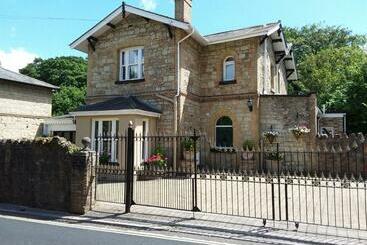 ベッドアンドブレックファースト Chine Side