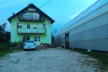 پانسیون Baza Sportiva Adelina