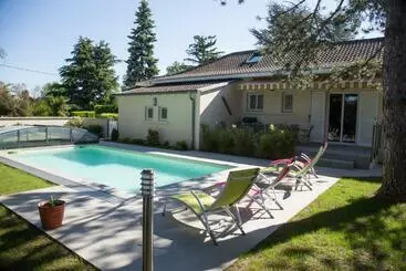 ベッドアンドブレックファースト Au Clos Beausejour