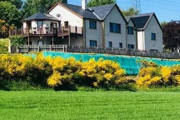 ベッドアンドブレックファースト Doura Lodge