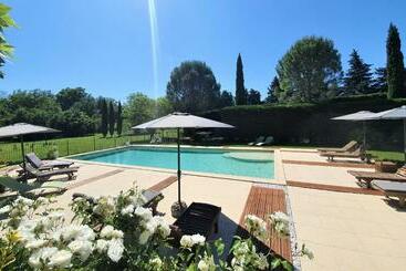 بنسيون Côté Provence