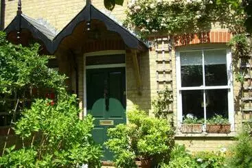 Aamiaismajoitus (B&B) Old Station Gardens, Sw London