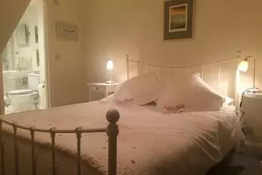 Bed and Breakfast Old Station Gardens, Sw London