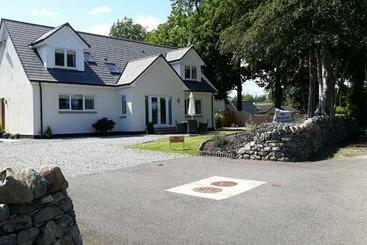 住宿加早餐  The Willows