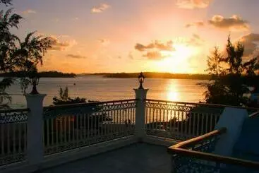 پانسیون Villa Bella Charming Beachfront Guesthouse